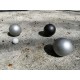 Jeux de boules de Pétanque souple sur dalle en béton